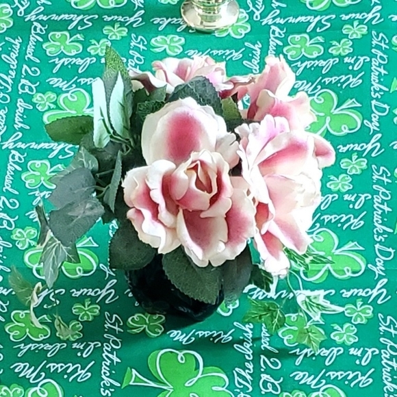 Green.  "Luck of the Irish" Table Runner - Picture 4 of 4